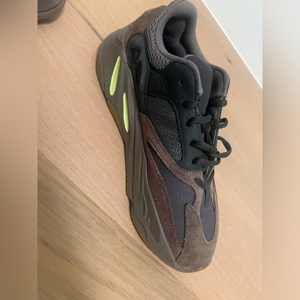 YEEZY BOOST 700 Mauve